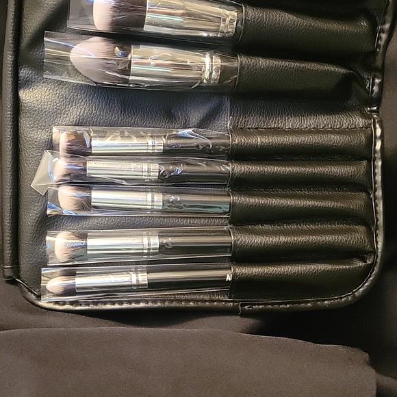 Makeup Brush Set - Picture 2 of 5